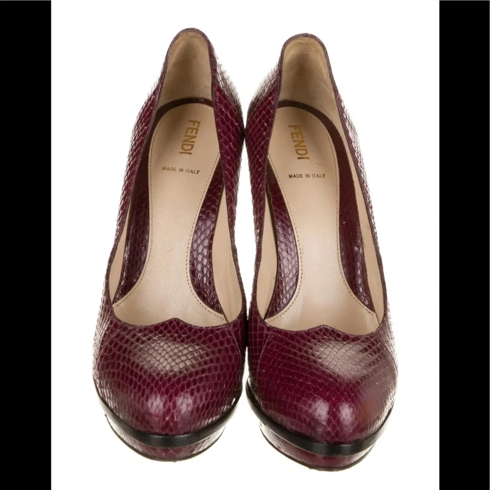 - ❤️❤️ FENDI Snakeskin print Pumps size 39♥️♥️